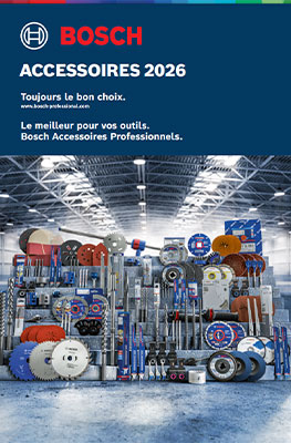 Un catalogue Bosch Professional avec accessoires, placé sur un fond bleu. Divers outils et pièces accessoires sont visibles de manière ordonnée, y compris des lames de scie, des abrasifs et des embouts. Le catalogue porte l'inscription 'ACCESSOIRES 2026' et dégage une atmosphère professionnelle.