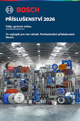 Různé nástroje a příslušenství Bosch Professional v modré a červené barvě jsou umístěny ve velké místnosti.