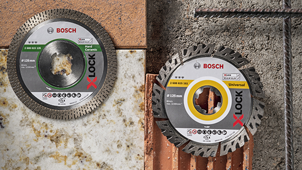 Twee Bosch X-Lock diamantzaagbladen op verschillende materialen.