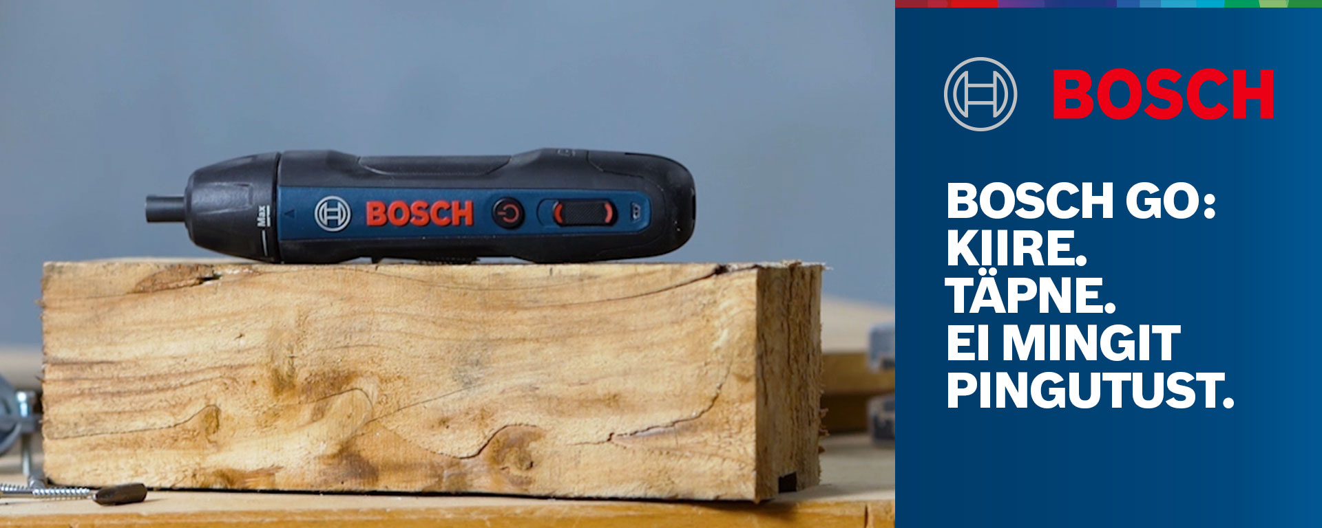 Must Bosch Professional akutrelli puidust plokil.