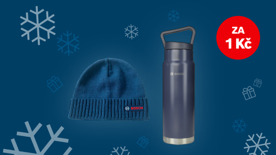 Modrá vlněná čepice a šedá termoska na modrém pozadí se sněhovými vločkami.
