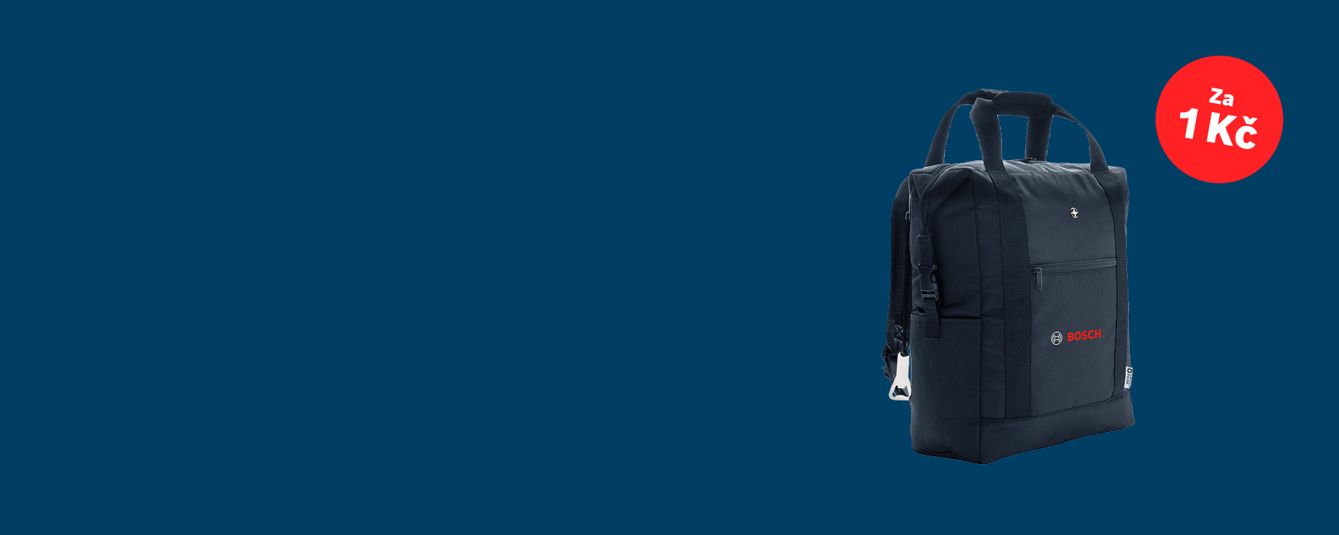 Černá taška na nářadí Bosch Professional stojí před modrým pozadím. Je viditelná červená cenovka.