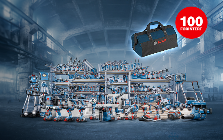 Számos kék Bosch Professional szerszám van elrendezve egy raktár polcain. Felül lézerek, alatta gépek és kiegészítők találhatók. Az előtérben egy fekete szerszámtáska látható. A hangulat ipari és rendezett.