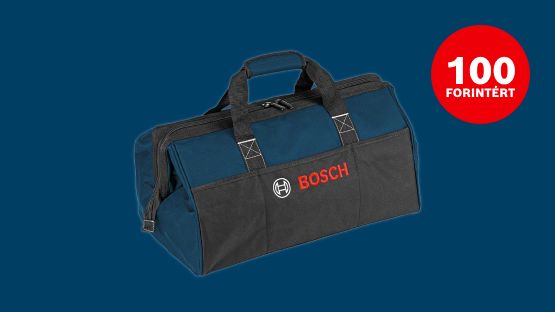 Egy sötétkék Bosch szerszámtáska fekete aljjal és piros logóval, egyszínű háttéren.