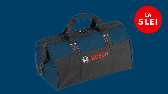 O geantă de unelte Bosch Professional albastră se află în fața unui fundal întunecat, uniform.
