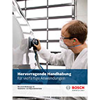 Ein Techniker in Arbeitskleidung poliert ein Auto mit Bosch-Werkzeug.