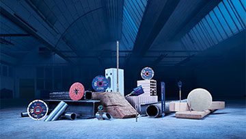 Strumenti e materiali professionali Bosch in un ambiente industriale.