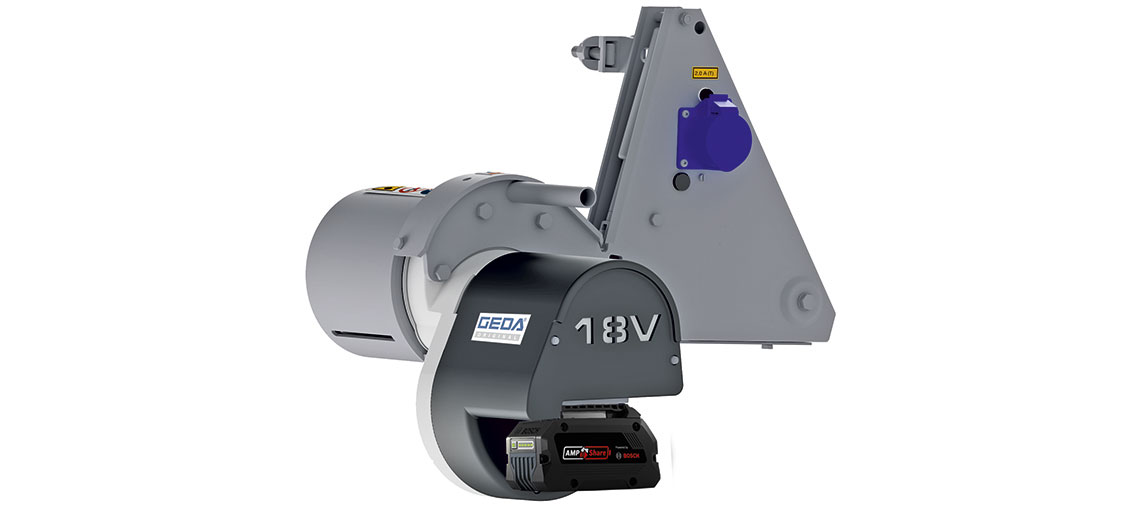 Šedý motor GEDA 18V s černou baterií na bílém pozadí.