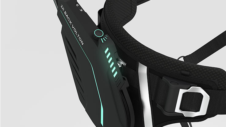 Černé zařízení na podporu zad s modrými LED světly.