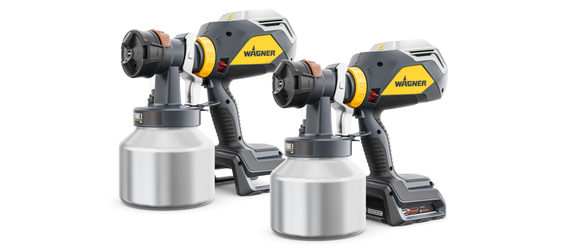 D dvě žluté Wagnerovy stříkací zařízení se stříbrnými nádobami.