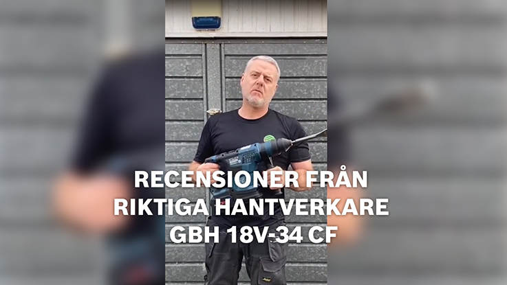 En man håller en Bosch Professional GBH 18V-34 CF framför en vägg.