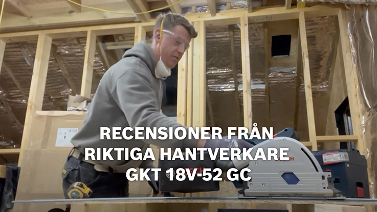 En hantverkare använder en Bosch Professional cirkelsåg i en träram.