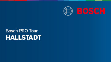 Logo von Bosch, Text "Bosch PRO Tour HALLSTADT" auf blauem Hintergrund.
