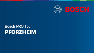 Ein blaues Banner mit dem Text "Bosch PRO Tour Pforzheim" und dem Bosch-Logo in der oberen Ecke.