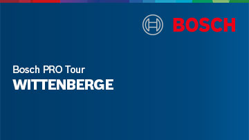 Logo der Bosch PRO Tour in Wittenberge auf blauem Hintergrund, modern und professionell gestaltet.