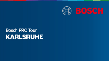 Bosch PRO Tour Karlsruhe, blaue Hintergrundfarbe, Logo in der Ecke.