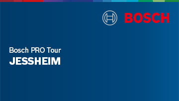 En blå bakgrunn med Bosch-logoen og teksten "Bosch PRO Tour JESSHEIM" i hvitt og rødt.