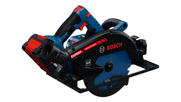 Modrá ruční okružní pila Bosch s červeno-černým designem a ergonomickou rukojetí.