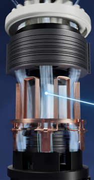 Řemeslník vrtá modrou, kabelovou vrtačkou do betonové podlahy.