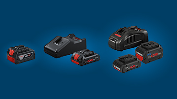 Șase baterii negre și un încărcător pe un fundal albastru, dimensiuni și forme diferite.