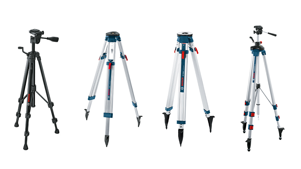 Quatre trépieds différents dans différentes positions, noirs et argentés avec des détails bleus.