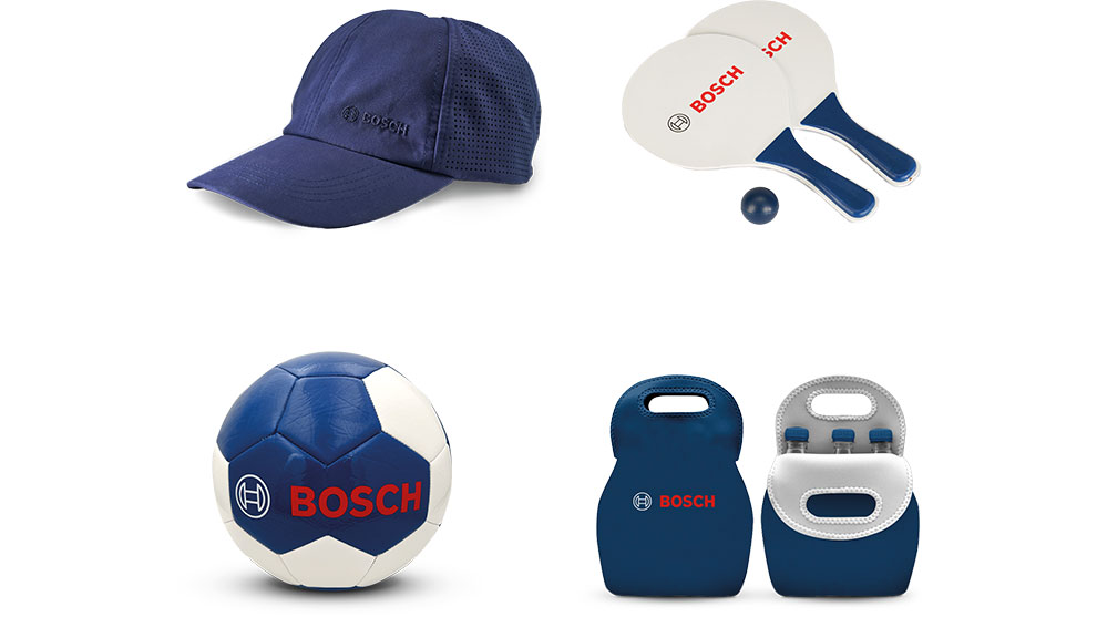 Sinine Bosch Professional beisbolikiiver, jalgpall, kaks lauatenisepadalit ja tumedast sinisest raskust.