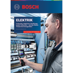 Мъж в работно облекло проверява електрически разпределителни кутии с тестер.