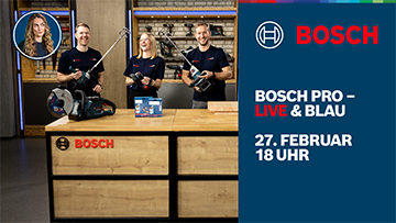 Drei Personen stehen an einem Holzarbeitsplatz mit Bosch Werkzeugen.