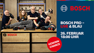 Fünf Personen stehen um einen Tisch, auf dem verschiedene Werkzeuge und Maschinen von Bosch liegen. Die Personen lachen und wirken entspannt, einige halten Werkzeuge in den Händen. Der Hintergrund zeigt eine Werkstatt mit Regalen und Werkzeugen. Ein Banner rechts informiert über eine Veranstaltung am 26. Februar um 18 Uhr.