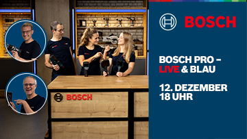 Drei Personen präsentieren Bosch Professional Werkzeuge vor einer Holztheke.