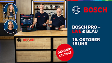 Zwei Männer mit Werkzeugen stehen an einem Tisch. Links sind zwei Frauen im Bild. Bosch Logo sichtbar.