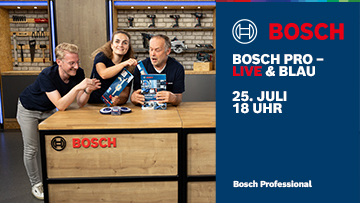 Drei Personen präsentieren Bosch Professional Werkzeuge an einem Tisch.