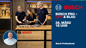 Drei Personen in blauen Bosch-Shirts am Tisch, Werkzeuge und Zubehör ausgestellt.