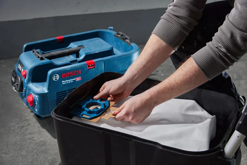Bosch GAS 12-40 MA all-purpose extractor being prepared.