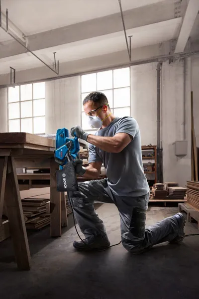 Bosch GBS 750 båndsliper brukes til sliping av treflater.