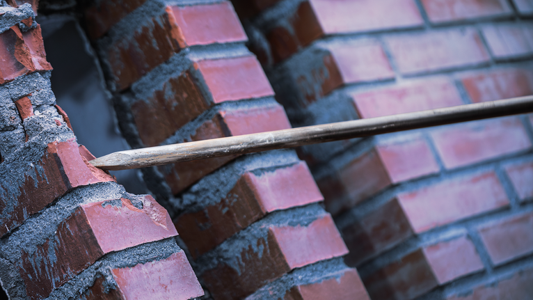 PRO SDS max-4C Pointed Chisel, 300 mm Pointed chisel breaking through a brick wall.