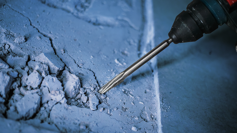 PRO SDS plus-5C Chisel Set, Pointed 250, Tile 40 x 260, Spade 20 x 250 mm, 3 pcs Rotary hammer breaking up a concrete surface.