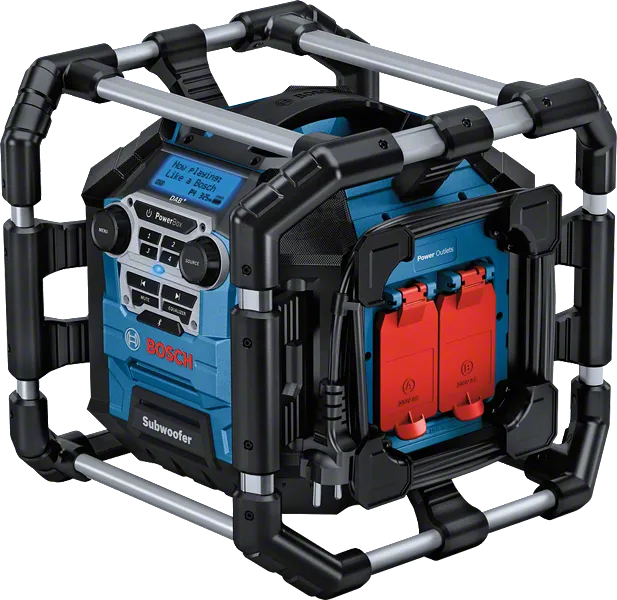 Radio Bosch GPB 18V-5 SC z subwooferem i gniazdami zasilania.