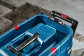 Uniwersalny odkurzacz Bosch GAS 12-40 MA z uchwytem do przenoszenia.