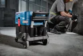 Odkurzacz uniwersalny Bosch GAS 12-40 MA w użyciu.