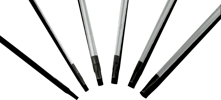 Seis brocas metálicas com pontas pretas dispostas em forma de leque.