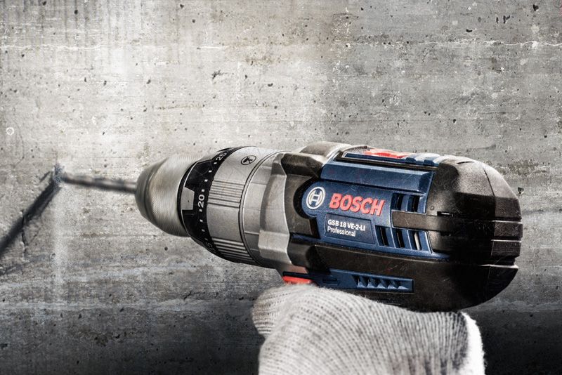 Taladro en pared de hormigón.