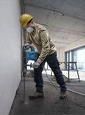 Ciocan rotopercutor pentru beton Bosch GBH 6-42 în utilizare.