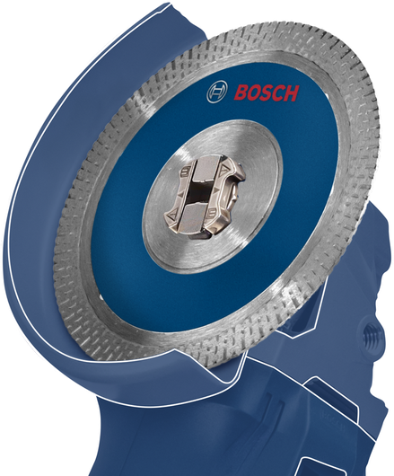 Posnetek od blizu modrega kotnega brusilnika s pritrjenim listom krožne žage.