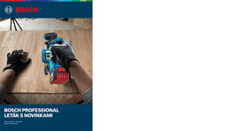 Ruka v čiernych rukaviciach drží modrý Bosch Professional stroj na drevenej doske.