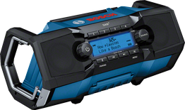 Stavebné rádio Bosch GPB 18V-2 SC s napájacím adaptérom.