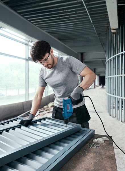 مثقاب Bosch GBM 400 بمقبض مريح.