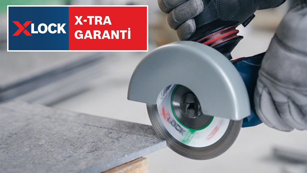 Bir kişi, gri Bosch X-Lock kesici ile taş üzerinde çalışıyor.